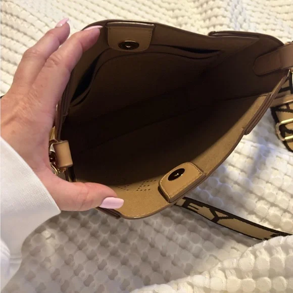 Designer Tan Shoulder Bag - Picture 7 of 8